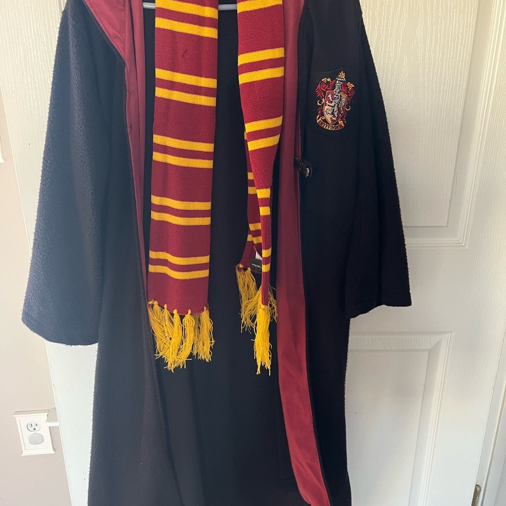 Warner Bros. Harry Potter Gryffindor robe and scarf